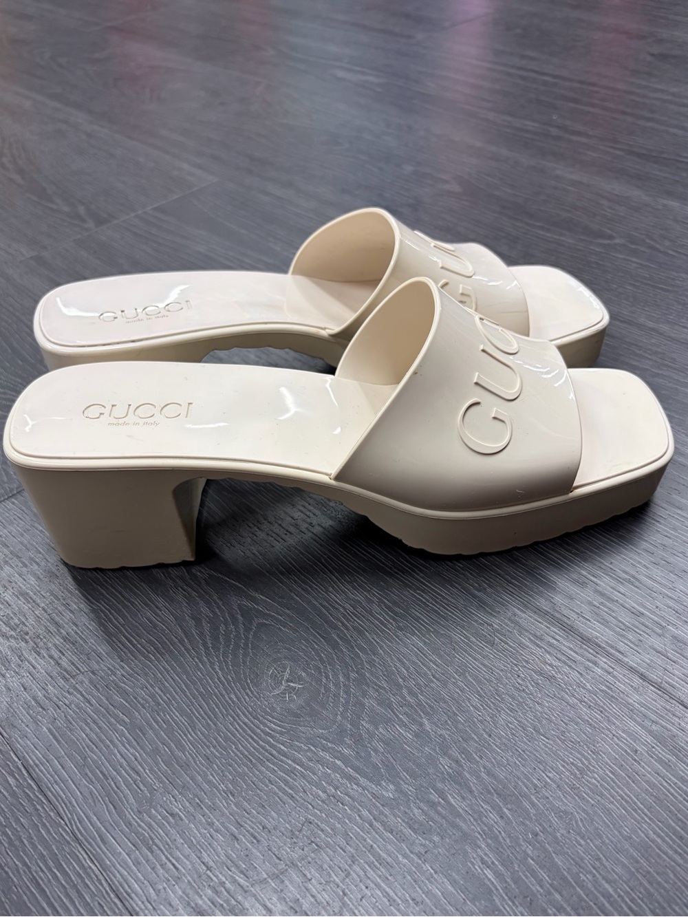 Gucci Cream Patent Slide Heel Sandal - Picture 4 of 6